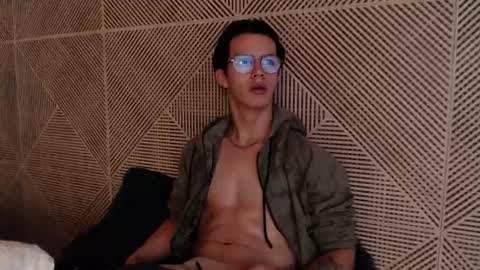 Snapshot of brandon_starkk chatting on November 21, 12:04 pm brandon_starkk online show from November 21, 12:04 pm