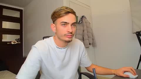 Snapshot of brandontatex chatting on November 19, 11:43 am BrandonTateX online show from November 19, 11:43 am