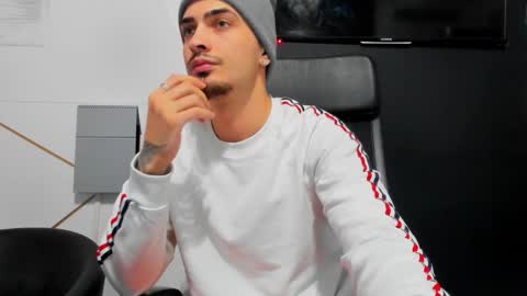 Snapshot of brandontatex chatting on December 17, 5:08 pm BrandonTateX online show from December 17, 5:08 pm