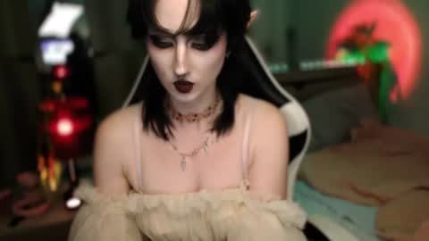 Snapshot of brandy_queen chatting on June 17, 5:47 pm Aurorabut ur dad just calls me Rory online show from June 17, 5:47 pm