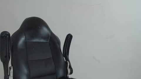 Snapshot of brant_garcia chatting on February 20, 3:01 pm Brant Garcia online show from February 20, 3:01 pm