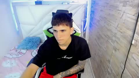 Snapshot of brayan_lopezz chatting on January 18, 1:08 pm BRAYAN online show from January 18, 1:08 pm