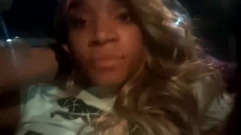 Snapshot of breatheoffreshpussy chatting on October 27, 1:31 am BeautifulDisasterxxx online show from October 27, 1:31 am