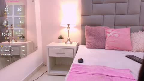 Bree  online show from March 12, 9:45 pm