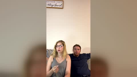 Snapshot of breezyxlove chatting on April 21, 3:24 am Breezyxlove online show from April 21, 3:24 am