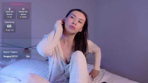 Snapshot of brenda_m00n chatting on May 2, 11:37 am Brenda online show from May 2, 11:37 am