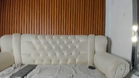 Snapshot of brenda_thomp chatting on June 19, 2:05 am brenda_thomp online show from June 19, 2:05 am