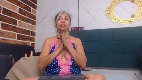 BRENDA VELASQUEZ online show from November 30, 1:37 pm