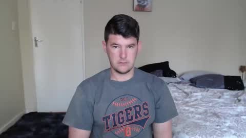 Snapshot of brendansexyboy098754 chatting on December 6, 3:52 am ask me lol online show from December 6, 3:52 am