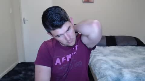 Snapshot of brendansexyboy098754 chatting on December 8, 3:43 am ask me lol online show from December 8, 3:43 am