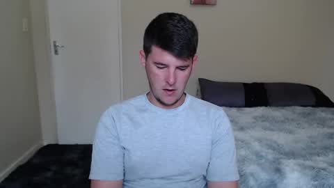 Snapshot of brendansexyboy098754 chatting on December 9, 6:34 am ask me lol online show from December 9, 6:34 am