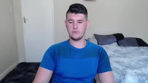 Snapshot of brendansexyboy098754 chatting on December 12, 9:40 am ask me lol online show from December 12, 9:40 am