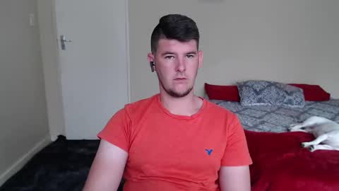 Snapshot of brendansexyboy098754 chatting on December 15, 1:43 pm ask me lol online show from December 15, 1:43 pm