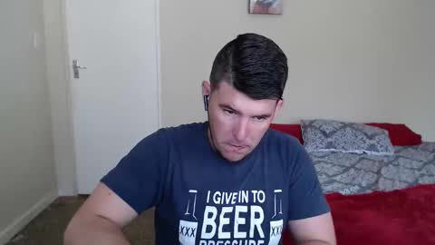 Snapshot of brendansexyboy098754 chatting on December 17, 6:35 am ask me lol online show from December 17, 6:35 am