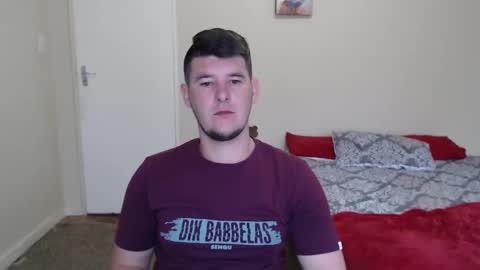 Snapshot of brendansexyboy098754 chatting on December 18, 3:47 am ask me lol online show from December 18, 3:47 am