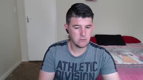 Snapshot of brendansexyboy098754 chatting on December 19, 9:29 am ask me lol online show from December 19, 9:29 am