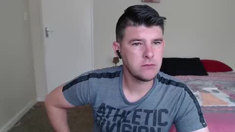 Snapshot of brendansexyboy098754 chatting on December 19, 1:18 pm ask me lol online show from December 19, 1:18 pm