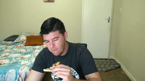 Snapshot of brendansexyboy098754 chatting on January 6, 3:53 am ask me lol online show from January 6, 3:53 am