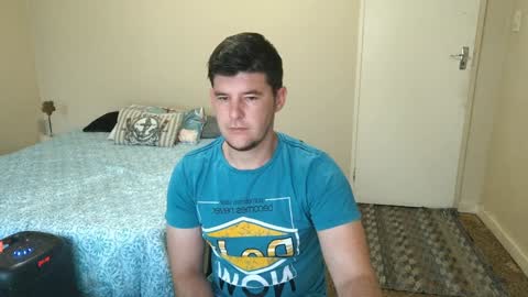 Snapshot of brendansexyboy098754 chatting on January 8, 3:40 am ask me lol online show from January 8, 3:40 am