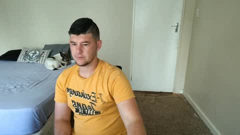 Snapshot of brendansexyboy098754 chatting on January 10, 4:33 am ask me lol online show from January 10, 4:33 am