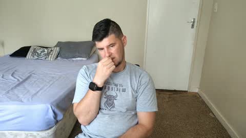 Snapshot of brendansexyboy098754 chatting on January 10, 10:06 am ask me lol online show from January 10, 10:06 am