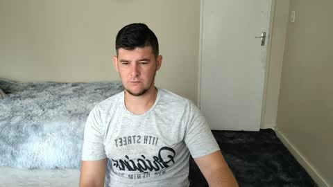 Snapshot of brendansexyboy098754 chatting on January 13, 8:05 am ask me lol online show from January 13, 8:05 am