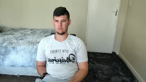 Snapshot of brendansexyboy098754 chatting on January 13, 11:08 am ask me lol online show from January 13, 11:08 am