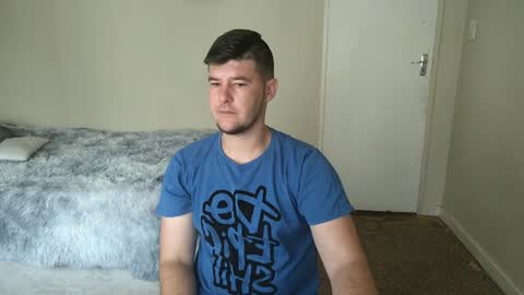 Snapshot of brendansexyboy098754 chatting on January 14, 5:51 am ask me lol online show from January 14, 5:51 am