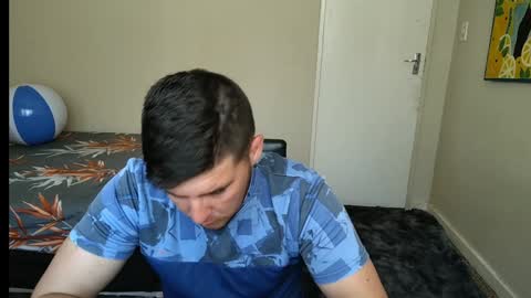 Snapshot of brendansexyboy098754 chatting on January 20, 12:18 pm ask me lol online show from January 20, 12:18 pm