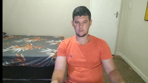 Snapshot of brendansexyboy098754 chatting on January 24, 2:39 am ask me lol online show from January 24, 2:39 am