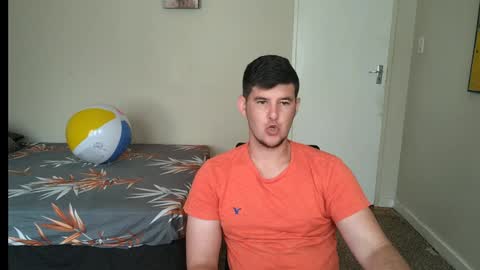 Snapshot of brendansexyboy098754 chatting on January 24, 5:42 am ask me lol online show from January 24, 5:42 am