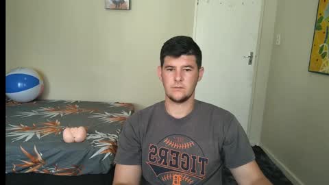 Snapshot of brendansexyboy098754 chatting on January 27, 6:52 am ask me lol online show from January 27, 6:52 am