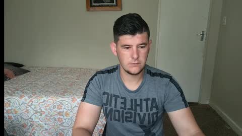 Snapshot of brendansexyboy098754 chatting on February 4, 4:59 am ask me lol online show from February 4, 4:59 am