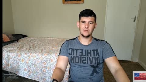 Snapshot of brendansexyboy098754 chatting on February 4, 11:16 am ask me lol online show from February 4, 11:16 am