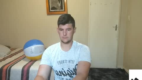 Snapshot of brendansexyboy098754 chatting on February 11, 4:22 am ask me lol online show from February 11, 4:22 am