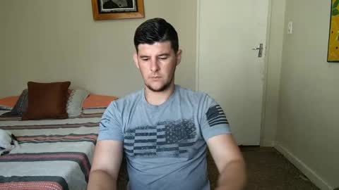 Snapshot of brendansexyboy098754 chatting on February 13, 6:41 am ask me lol online show from February 13, 6:41 am