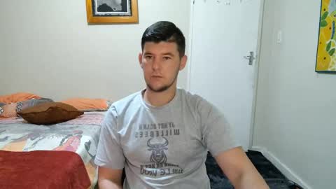 Snapshot of brendansexyboy098754 chatting on February 17, 2:53 am ask me lol online show from February 17, 2:53 am