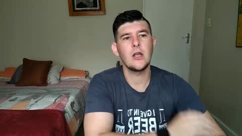 Snapshot of brendansexyboy098754 chatting on February 18, 9:43 am ask me lol online show from February 18, 9:43 am