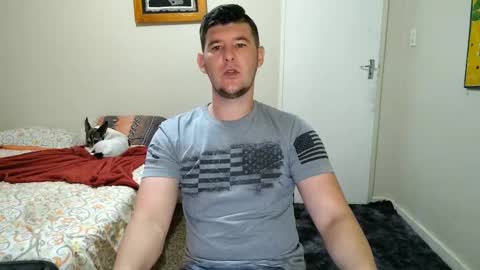 Snapshot of brendansexyboy098754 chatting on February 24, 3:02 am ask me lol online show from February 24, 3:02 am