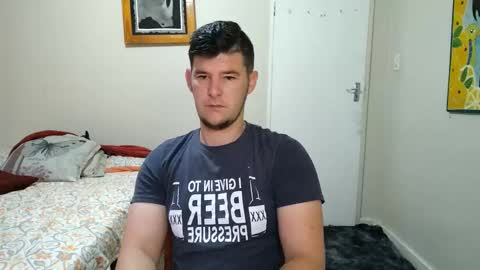 Snapshot of brendansexyboy098754 chatting on February 28, 3:59 am ask me lol online show from February 28, 3:59 am