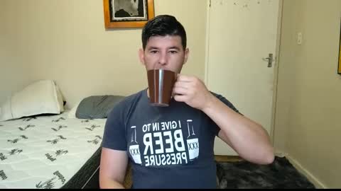 Snapshot of brendansexyboy098754 chatting on March 7, 4:24 am ask me lol online show from March 7, 4:24 am