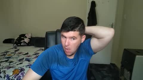 Snapshot of brendansexyboy098754 chatting on September 9, 6:35 am ask me lol online show from September 9, 6:35 am