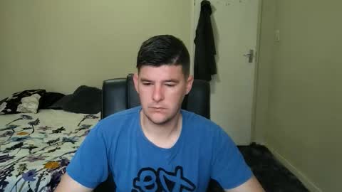 Snapshot of brendansexyboy098754 chatting on October 6, 6:00 am ask me lol online show from October 6, 6:00 am