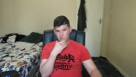 Snapshot of brendansexyboy098754 chatting on October 8, 4:32 am ask me lol online show from October 8, 4:32 am