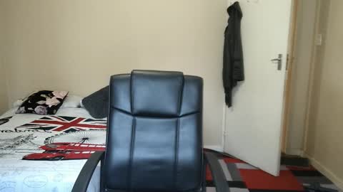 Snapshot of brendansexyboy098754 chatting on October 14, 4:35 am ask me lol online show from October 14, 4:35 am