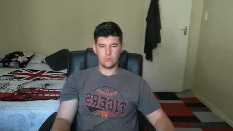 Snapshot of brendansexyboy098754 chatting on October 17, 5:54 am ask me lol online show from October 17, 5:54 am