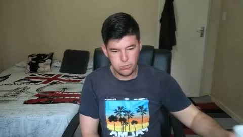 Snapshot of brendansexyboy098754 chatting on October 20, 4:46 am ask me lol online show from October 20, 4:46 am