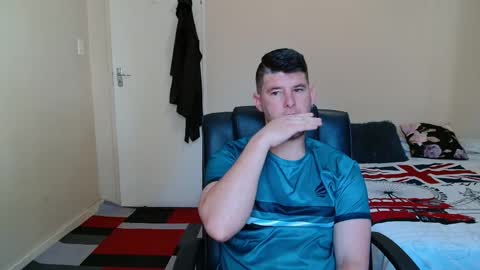 Snapshot of brendansexyboy098754 chatting on October 23, 5:07 am ask me lol online show from October 23, 5:07 am