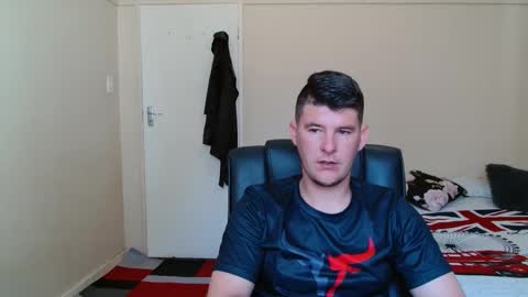 Snapshot of brendansexyboy098754 chatting on October 25, 8:11 am ask me lol online show from October 25, 8:11 am