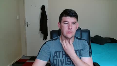 Snapshot of brendansexyboy098754 chatting on November 10, 4:22 am ask me lol online show from November 10, 4:22 am